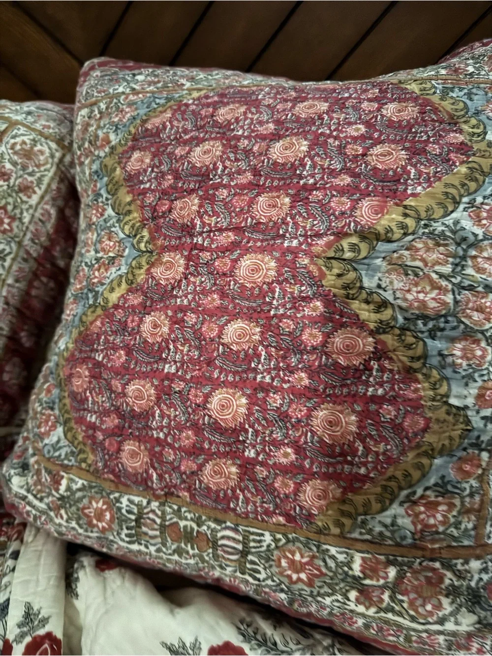 Pottery Barn Red and Cream Floral Quilted Bedspread Set - Zarina